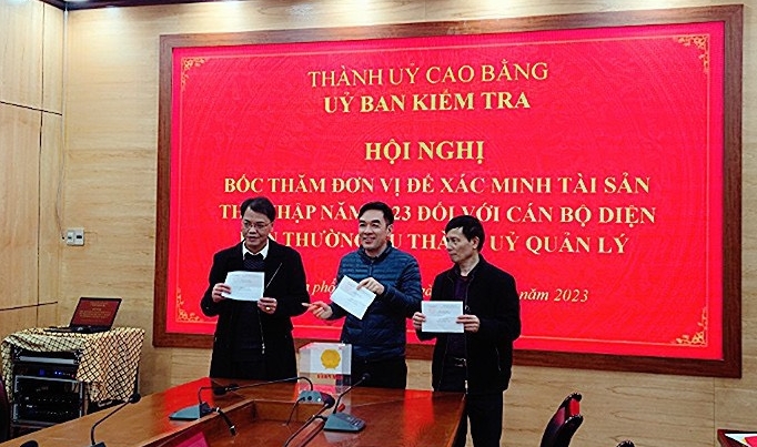 Bốc thăm đơn vị để xác minh tài sản thu nhập năm 2023 đối với cán bộ diện BTV Thành ủy quản lý
