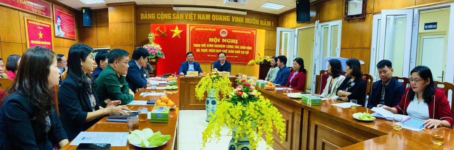 Quang cảnh buổi làm việc